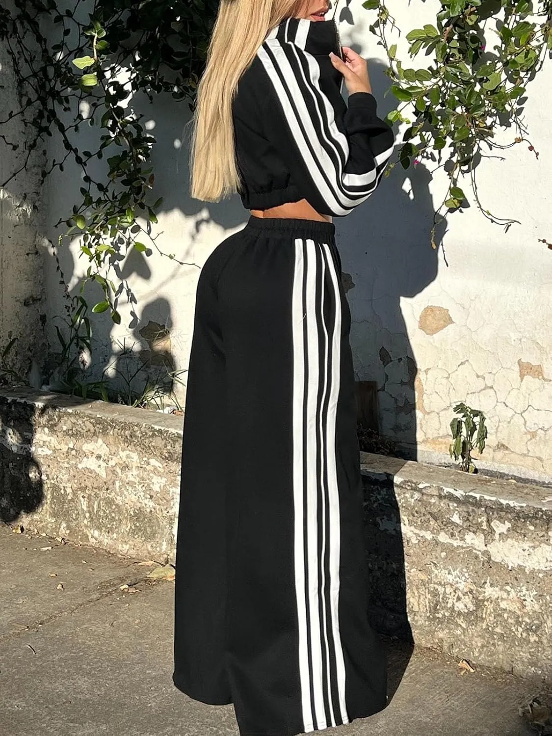 Akmipoem Sweatsuits Women 2 Piece Outfit Striped Tracksuit Long Sleeve Zipper Cropped Jackets Wide Leg Sweatpants Set