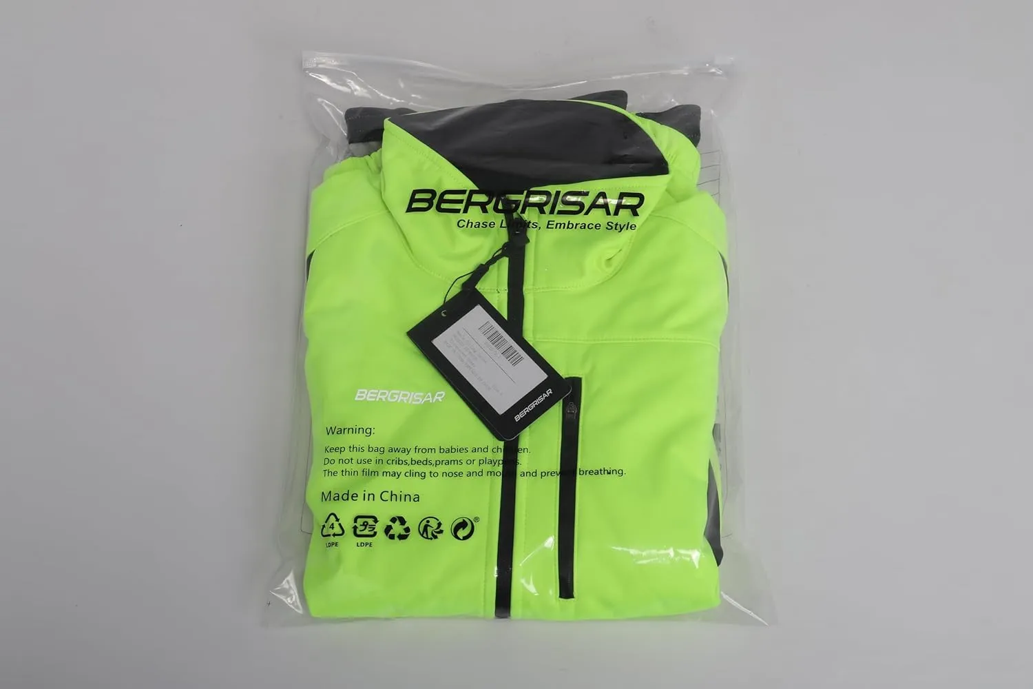 BERGRISAR Winter Cycling Jacket for Men with 6 Pockets Windproof Thermal Softshell Bike Jacket Running Windbreaker
