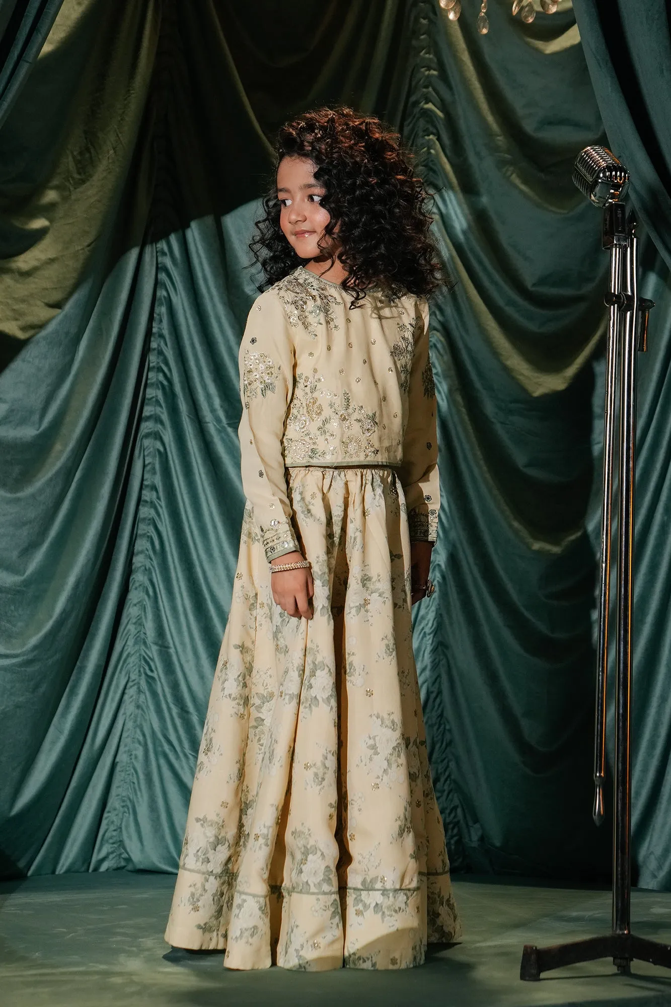 EMBROIDERED SUIT (E0091/415/110)