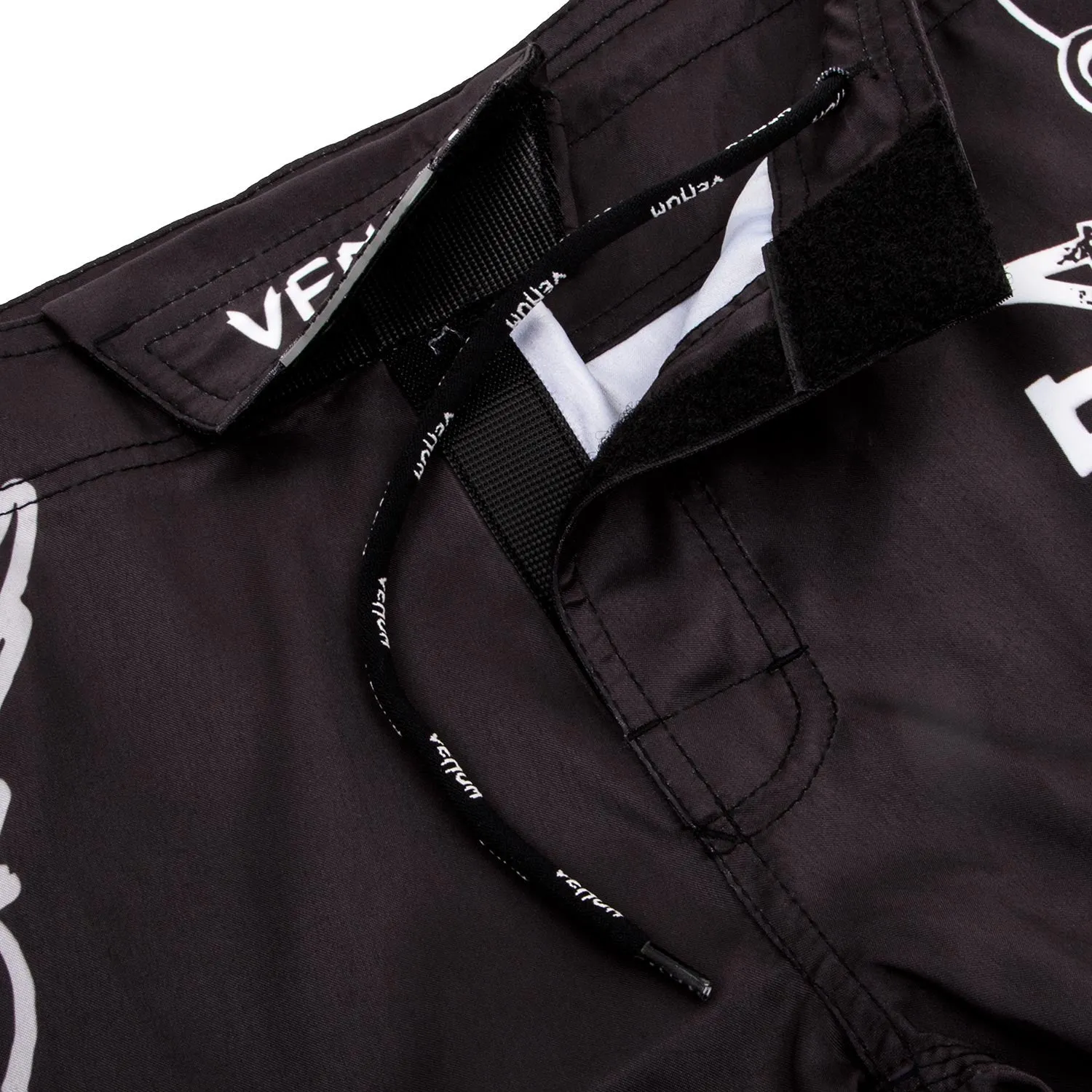 MMA Shorts - Brn - Venum - 'Born to Fight' - Sort